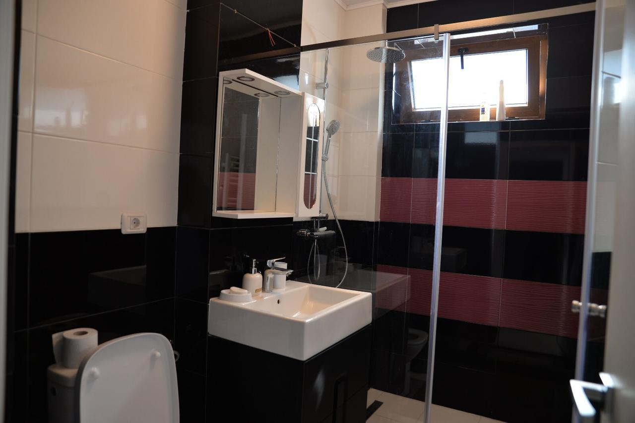 London Apartment Năvodari Екстериор снимка