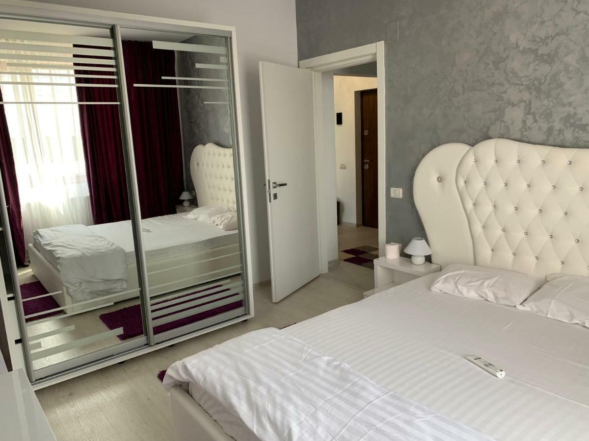 London Apartment Năvodari Екстериор снимка