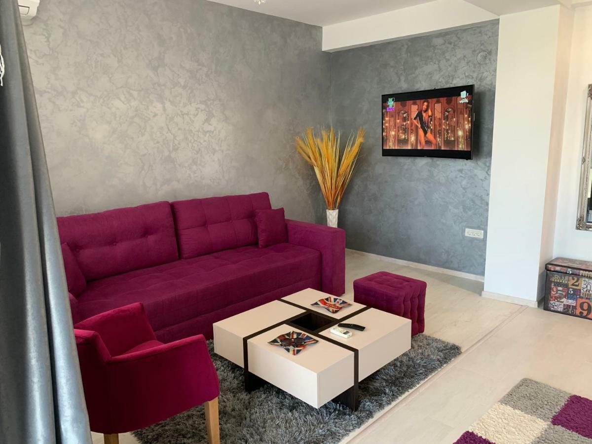 London Apartment Năvodari Екстериор снимка