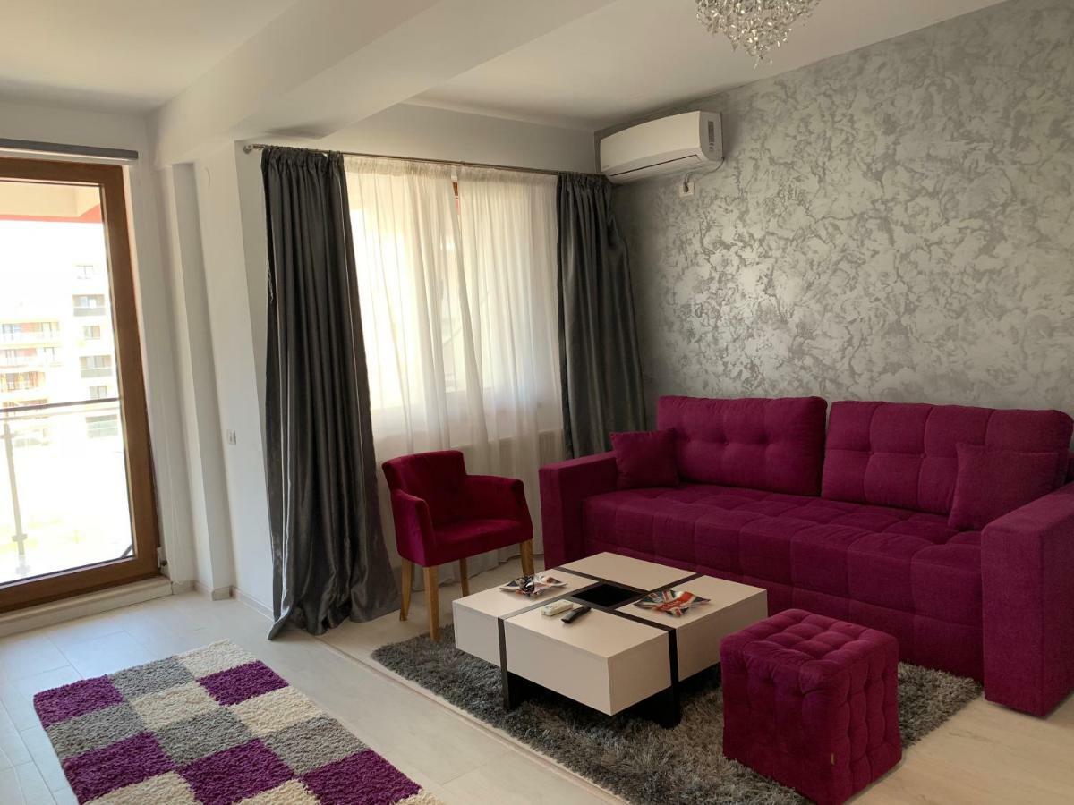 London Apartment Năvodari Екстериор снимка